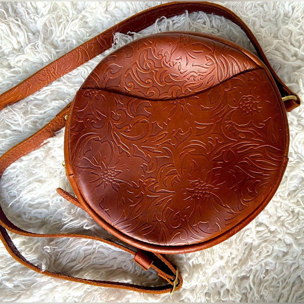 Portland Leather - Large Circle - EUC 🌵